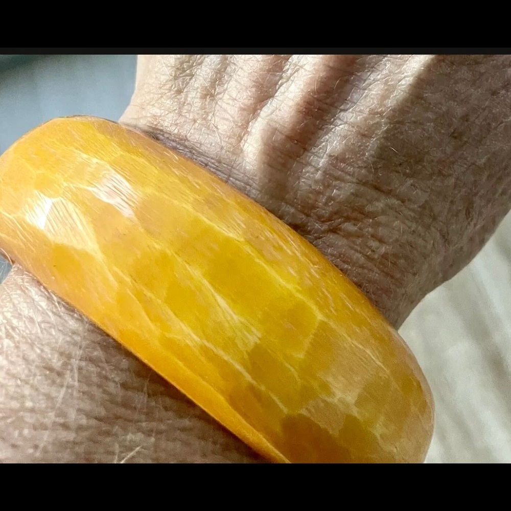 Unsigned Miriam Haskell Butterscotch Bakelite Bra… - image 2